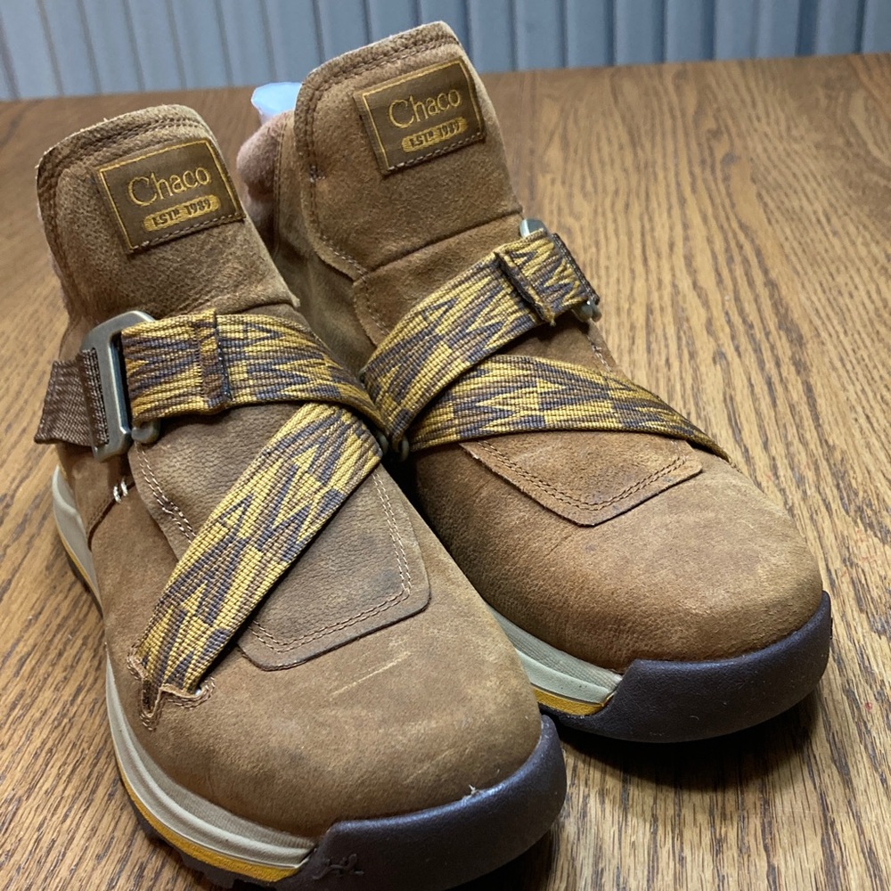Chaco Byways Waterproof Woman’s Hiking Boots size 9